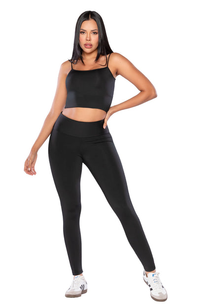 - Leggings ESSENTIALS SMI0079 tiro alto con lifting extra
- Vista trasera con moldeado natural y faja interna
- Acabado Ultrainvisible en leggings negros ESSENTIALS