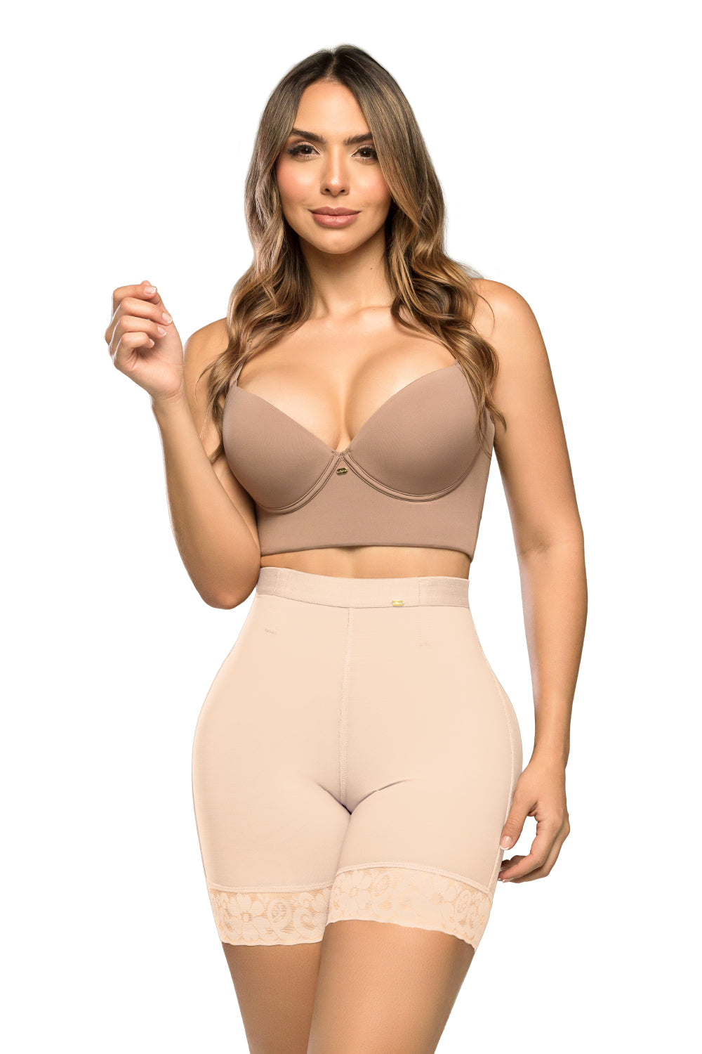 - Panty SMI04024 Ultrainvisible con triple realce y talle medio
- Vista posterior del panty moldeador media pierna SMI04024
- Detalle de encaje en piernas y compresión abdominal del SMI04024