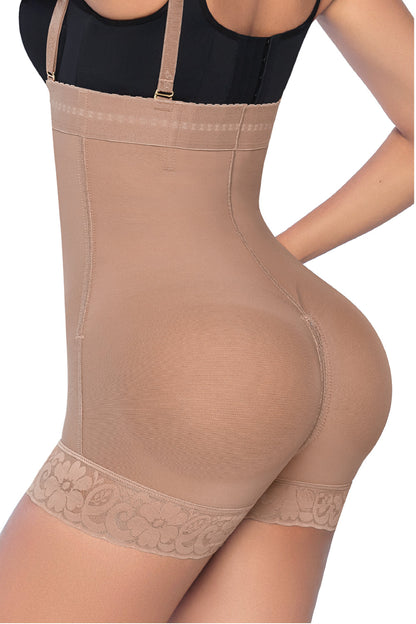 - Faja Ultrainvisible SMI7151 strapless con cierre frontal y soporte lateral
- Vista posterior de la faja SMI7151 con realce natural de glúteos
- Detalle de cierre perineal y tanga Ultrainvisible incluida SMI7151