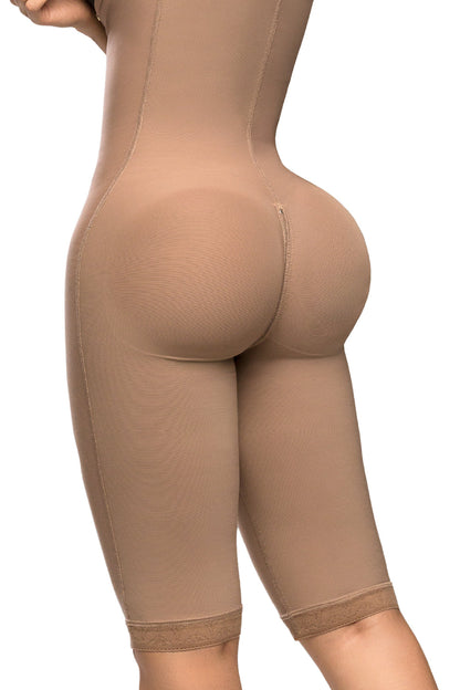 - Faja SMI7155 DUQUESA con triple lifting y soporte lateral removible
- Vista lateral y posterior de la faja hasta la rodilla con tirantes ajustables
- Detalle del diseño sin costuras y panty incluido en la SMI7155