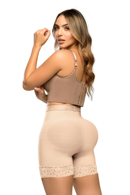 - Panty SMI04024 Ultrainvisible con triple realce y talle medio
- Vista posterior del panty moldeador media pierna SMI04024
- Detalle de encaje en piernas y compresión abdominal del SMI04024