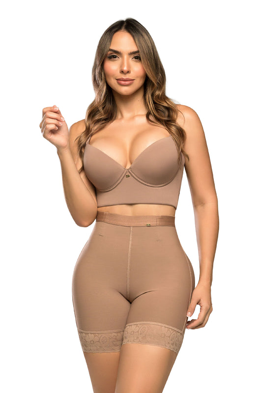 - Panty ultrainvisible SMI04024 triple lifting
- Vista trasera panty efecto redondeado natural
- Panty con control abdominal y encaje funcional
