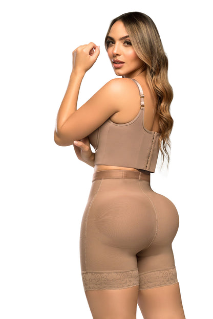 - Panty SMI04024 Ultrainvisible con triple realce y talle medio
- Vista posterior del panty moldeador media pierna SMI04024
- Detalle de encaje en piernas y compresión abdominal del SMI04024