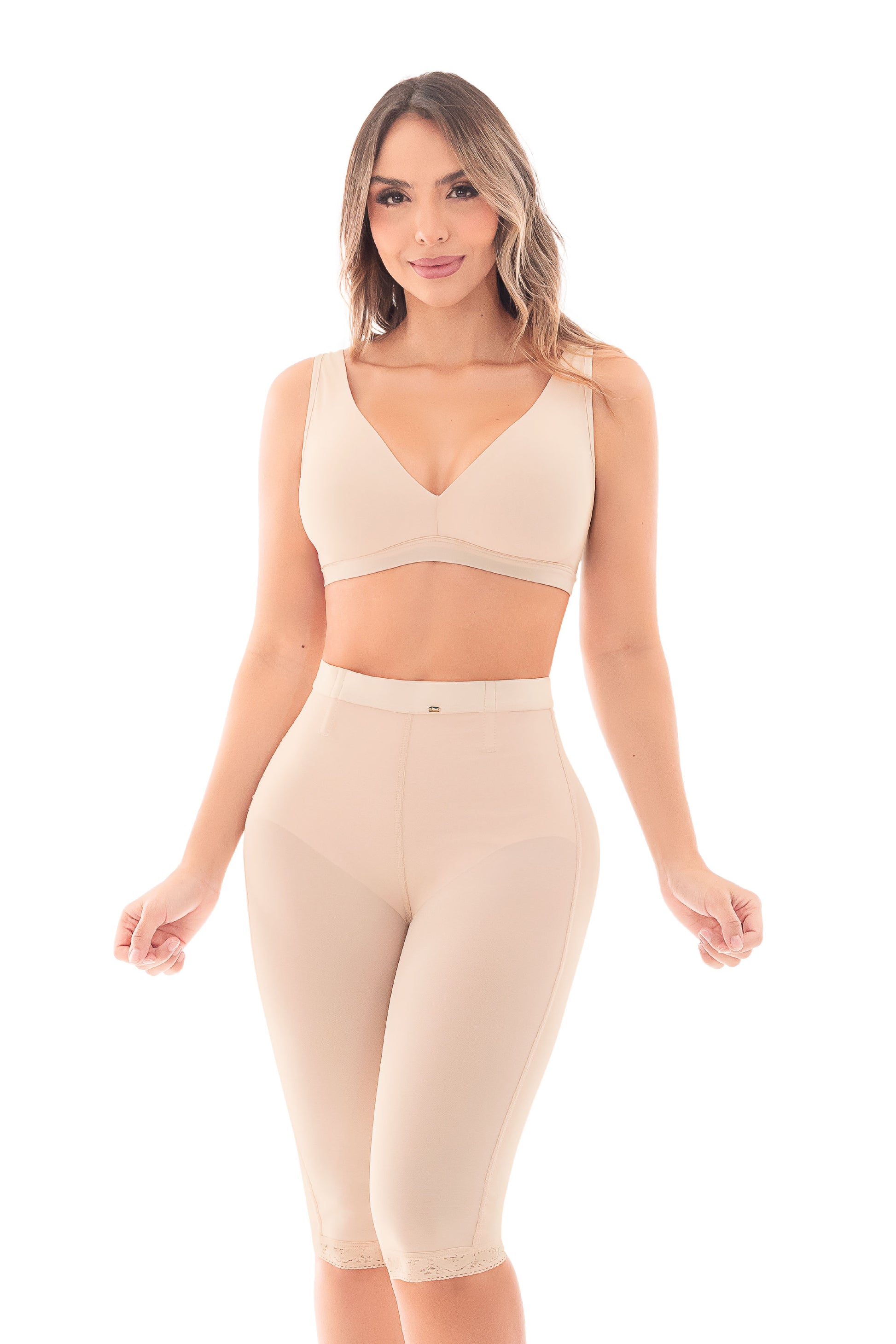 - Panty largo SMI04002 lifting extra natural
- Vista trasera panty invisible glúteos definidos
- Detalle panty largo encaje siliconado muslos