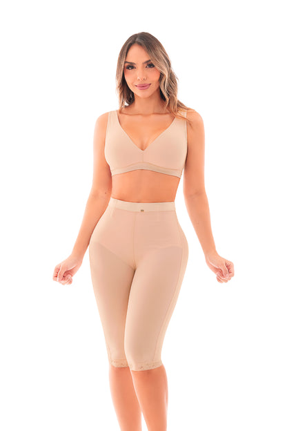- Panty largo SMI04002 Ultrainvisible con realce natural
- Vista posterior del panty SMI04002 sin costuras en glúteos
- Detalle de encaje en piernas y control de muslos del panty SMI04002