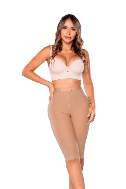 - Panty largo SMI04002 Ultrainvisible con realce natural
- Vista posterior del panty SMI04002 sin costuras en glúteos
- Detalle de encaje en piernas y control de muslos del panty SMI04002