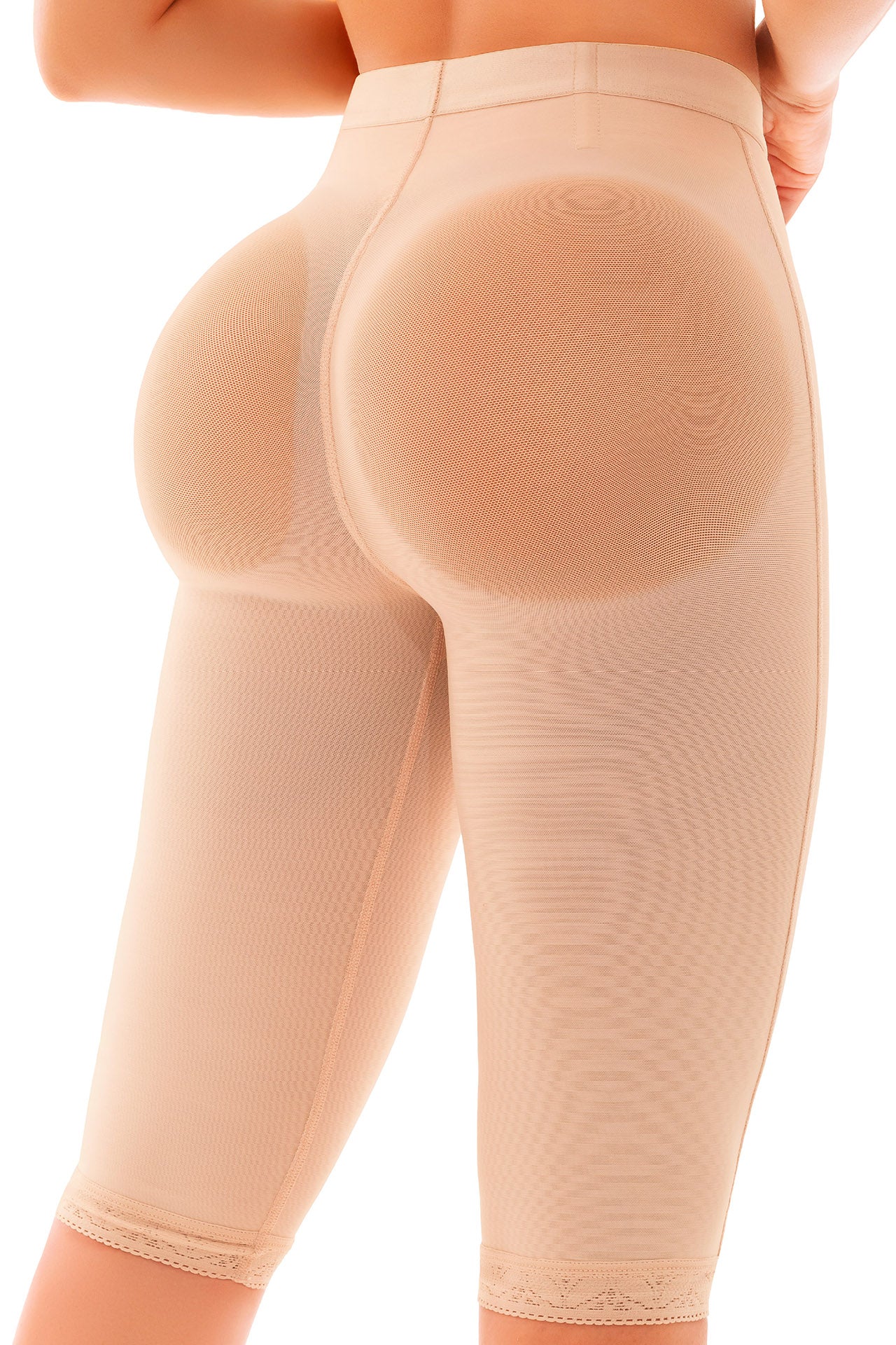 - Panty largo SMI04002 Ultrainvisible con realce natural
- Vista posterior del panty SMI04002 sin costuras en glúteos
- Detalle de encaje en piernas y control de muslos del panty SMI04002
