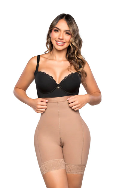 - Panty Ultrainvisible SMI04004 lifting extra natural
- Vista trasera panty cierre perineal invisible
- Panty talle alto con encaje siliconado