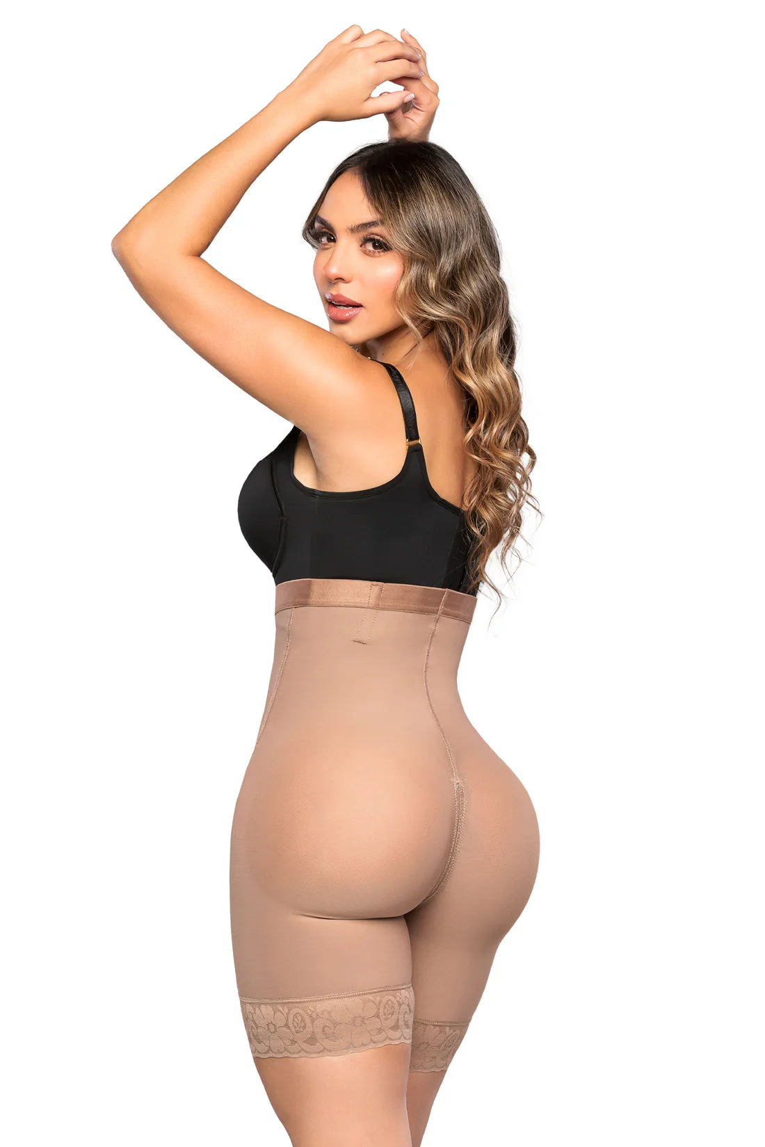 - Panty Ultrainvisible SMI04004 lifting extra natural
- Vista trasera panty cierre perineal invisible
- Panty talle alto con encaje siliconado