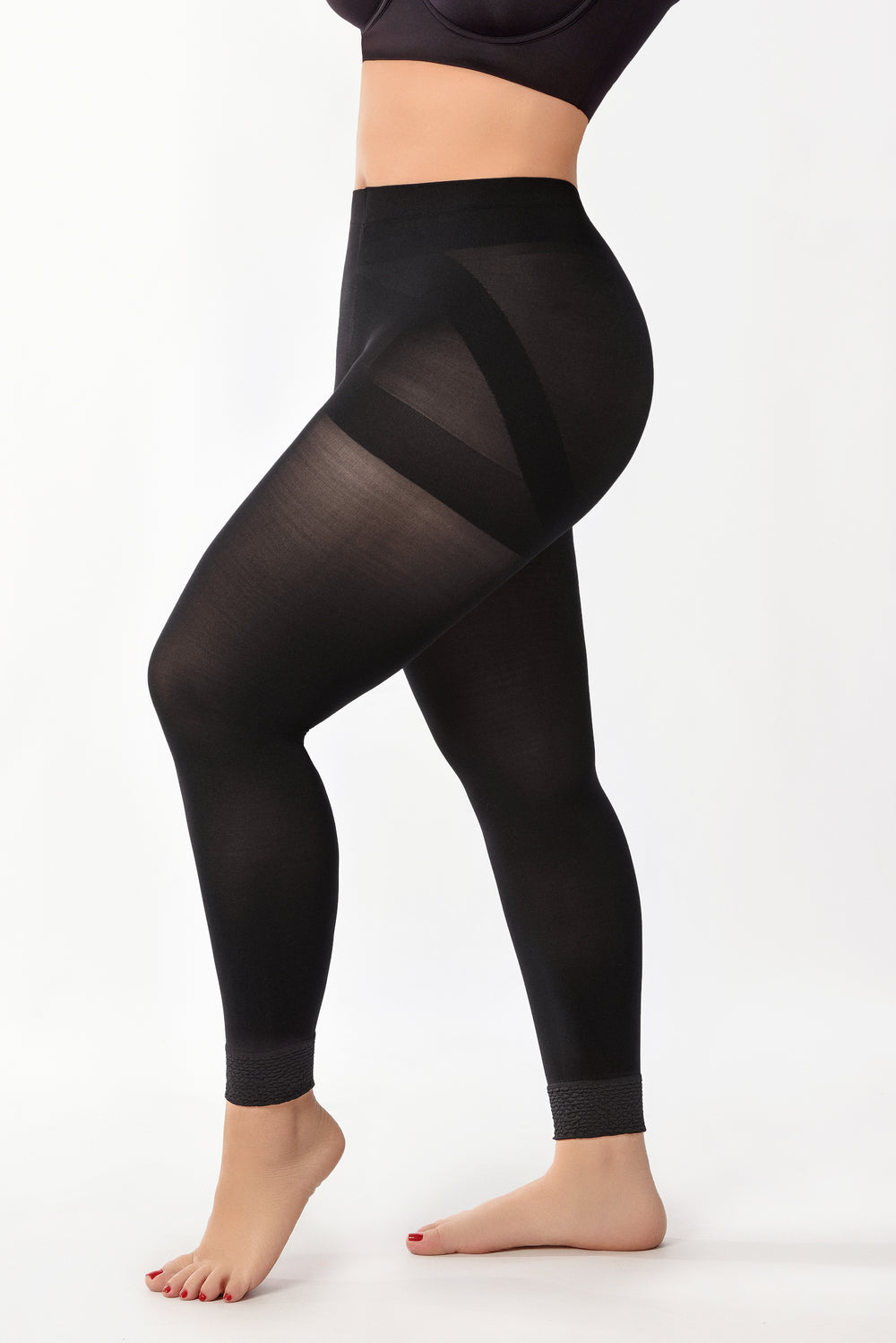 - Panty media negra SMI04015 elegante segunda piel
- Vista frontal pantymedia negra traslúcida
- Detalle panty media efecto lifting extra 