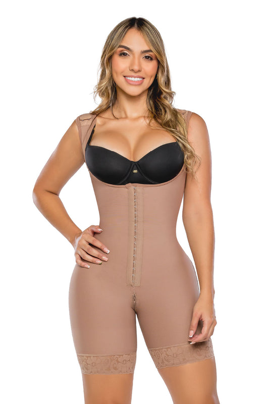 - Faja SMI7131 LA DIOSA media pierna con triple efecto lifting
- Vista lateral con compresión abdominal y estructura progresiva
- Detalle de diseño sin costuras y panty invisible incluido