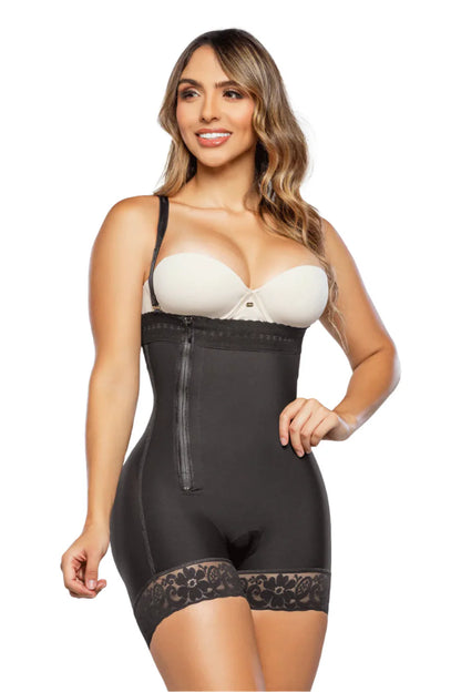 - Faja corta SMI7136 ENCANTO strapless con cierre lateral
- Vista lateral de compresión abdominal y diseño postparto
- Detalle de estructura invisible con tanga de regalo incluida